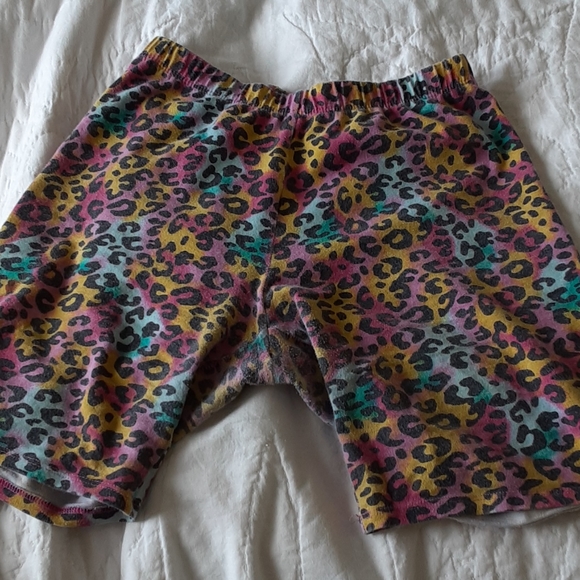 Girl's rainbow leopard shorts - Picture 2 of 3